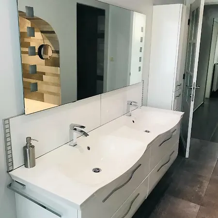 Dom wakacyjny Maison Avec Jacuzzi 5ch